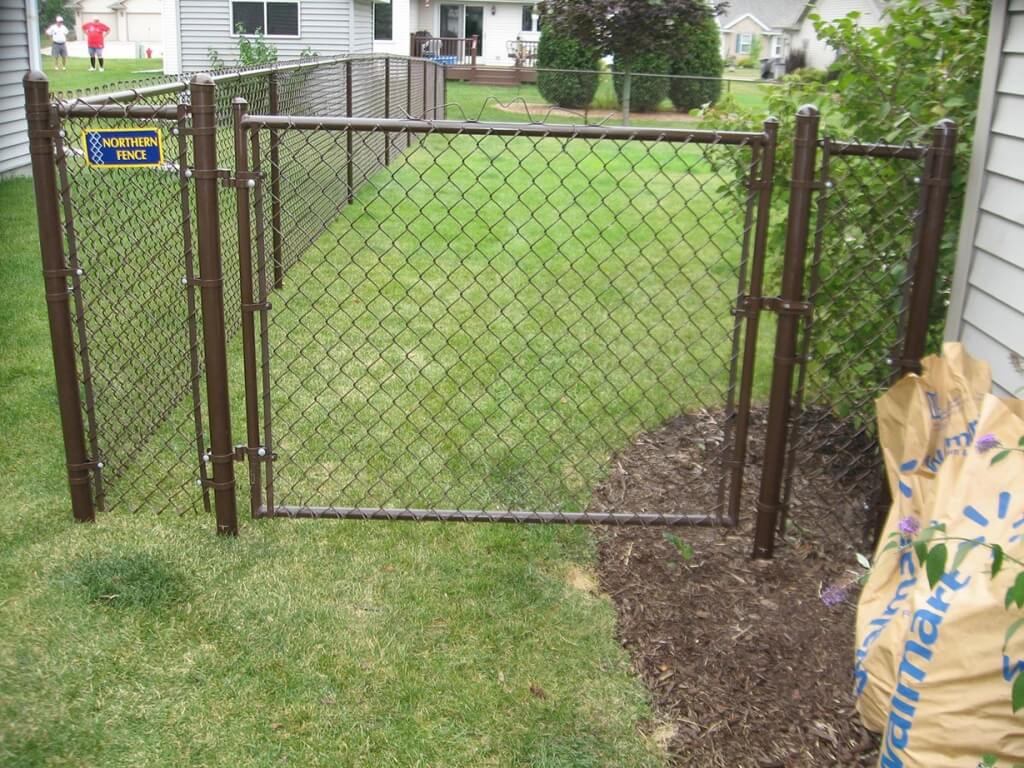 Chain Link Fences | Installation | Northern Fence Inc.